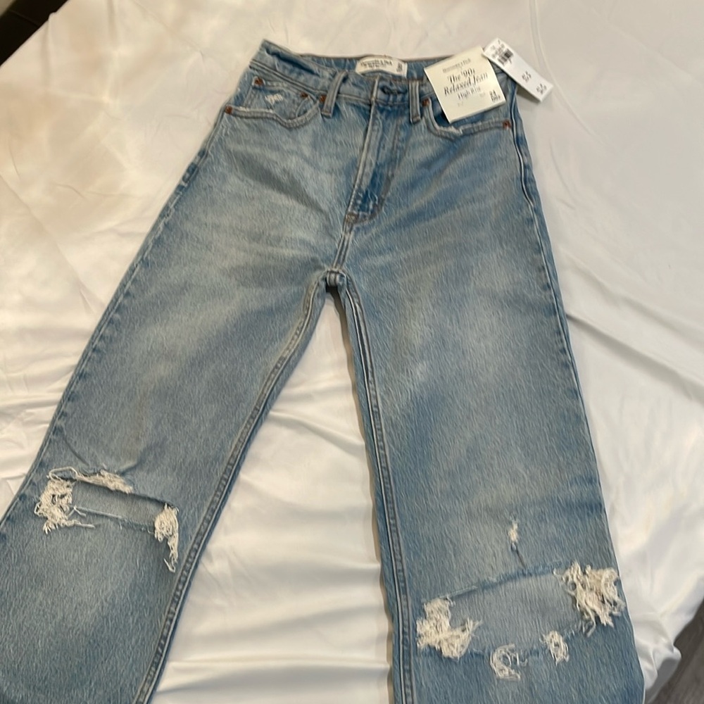 Abercrombie $ Fitch, “The 90’s Relaxed Jean, High Rise”, size 24 / 00R” NWT